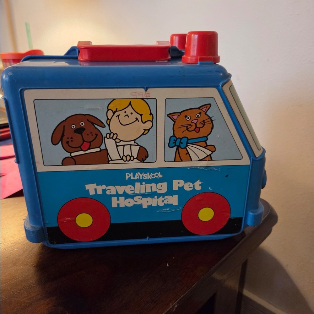 Playskool Traveling Pet Hospital Toy - Blue and Red